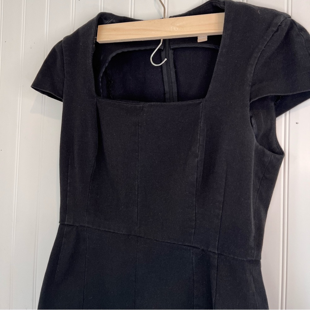 Banana Republic women’s dress in black